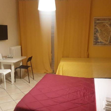 Barocco.Oberdan Bed & Breakfast Lecce Bagian luar foto