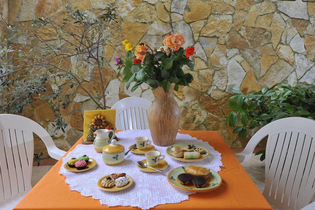 Barocco.Oberdan Bed & Breakfast Lecce Bagian luar foto