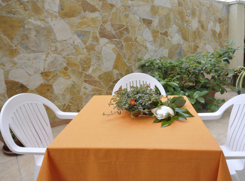 Barocco.Oberdan Bed & Breakfast Lecce Bagian luar foto