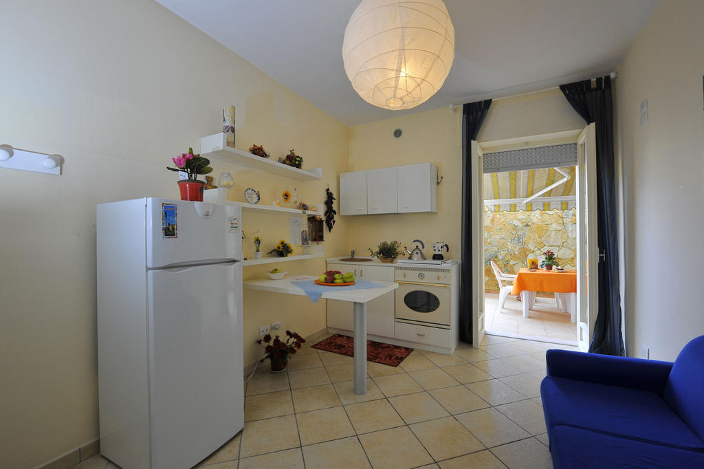 Barocco.Oberdan Bed & Breakfast Lecce Bagian luar foto