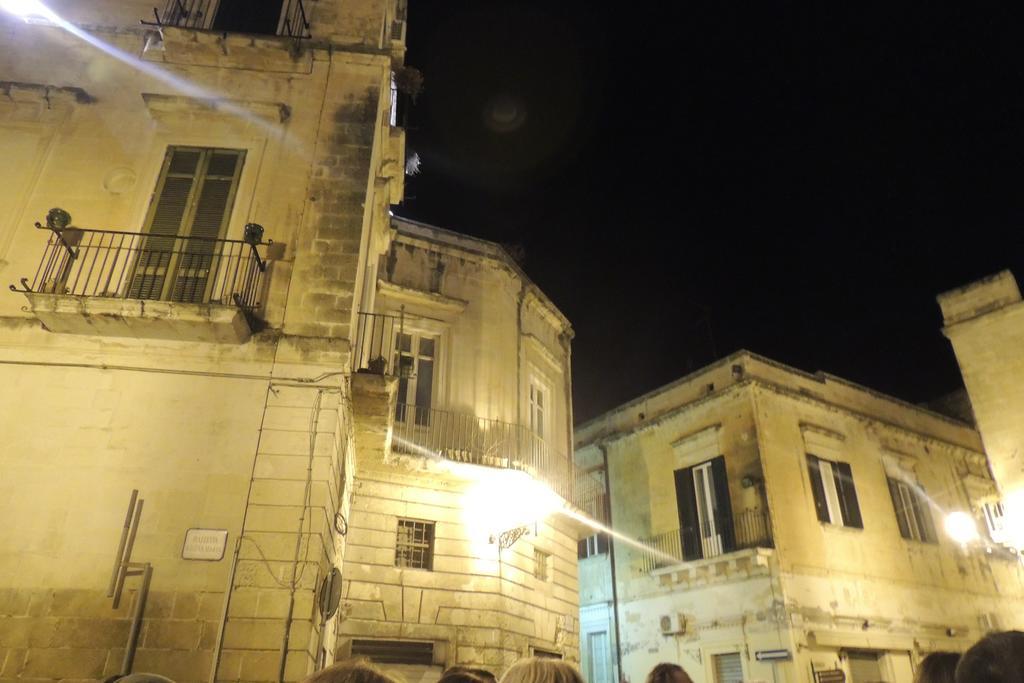 Barocco.Oberdan Bed & Breakfast Lecce Bagian luar foto