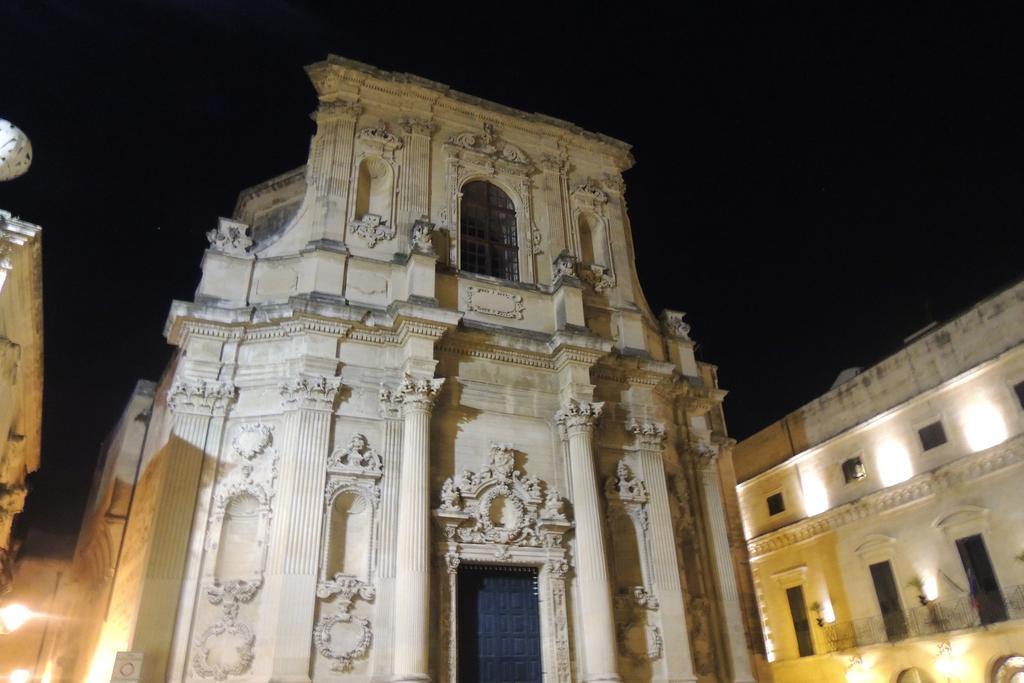 Barocco.Oberdan Bed & Breakfast Lecce Bagian luar foto