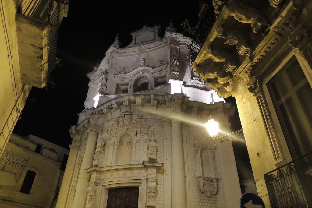 Barocco.Oberdan Bed & Breakfast Lecce Bagian luar foto