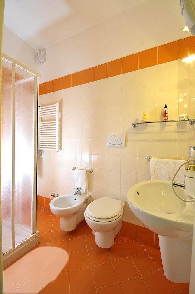 Barocco.Oberdan Bed & Breakfast Lecce Bagian luar foto