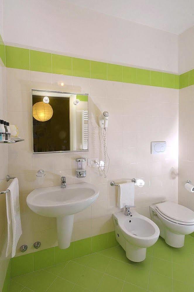 Barocco.Oberdan Bed & Breakfast Lecce Bagian luar foto