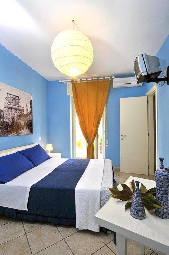 Barocco.Oberdan Bed & Breakfast Lecce Bagian luar foto