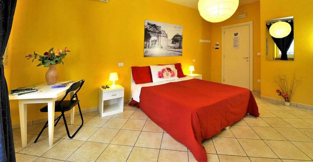 Barocco.Oberdan Bed & Breakfast Lecce Bagian luar foto